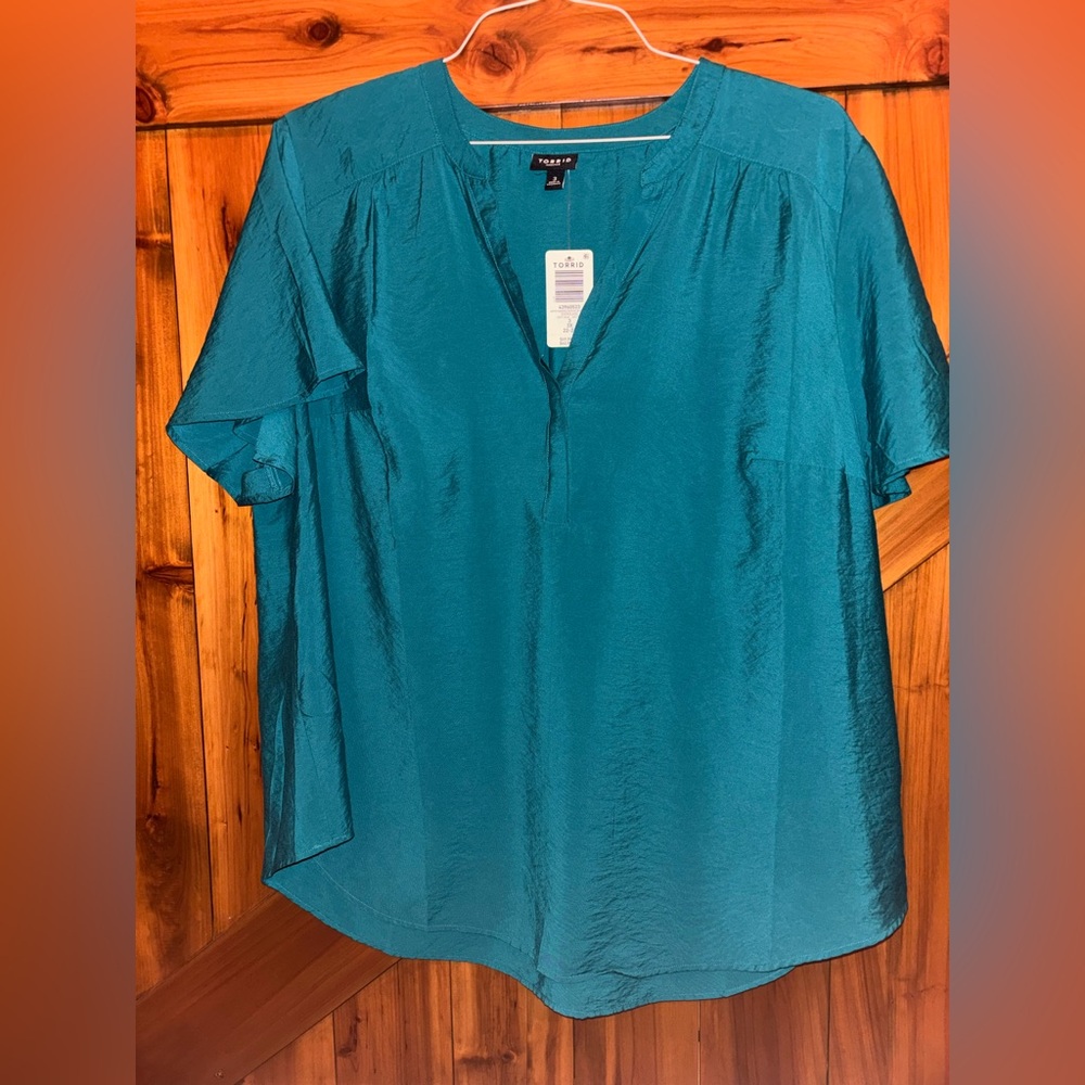 Torrid “Harper” shirt Sleeve blouse-New with Tags
